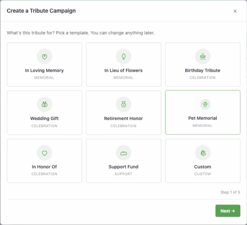 02-wizard-template-picker | Wohltätig Schritt 1 von 5 des Ehrungsassistenten, der ein Raster von 9 Vorlagen zeigt, darunter „In liebevoller Erinnerung“, „Haustier-Gedenken“ und „Unterstützungsfonds“