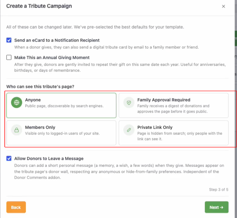 11-wizard-privacy-options | Wohltätig Schritt 3 von 5 des Ehrungsassistenten, der E-Card- und jährliche Spendentoggles sowie 4 Optionen für die Seiten-Sichtbarkeit zeigt: Jeder, Genehmigung durch Familie erforderlich, Nur Mitglieder und Nur privater Link