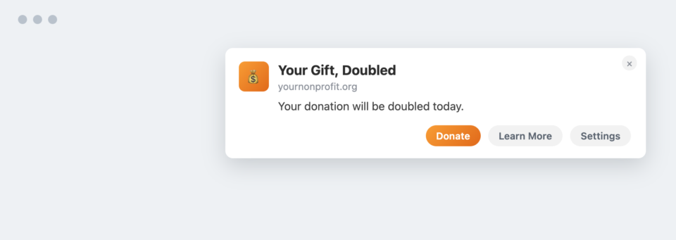 Tipp 7: Spendenabgleich | Wohltätig Modal-Pop-up mit dem Titel „Ihre Spende, verdoppelt“ von yournonprofit.org mit einer Spendenbotschaft und einem orangen „Spenden“-Button sowie grauen „Mehr erfahren“- und „Einstellungen“-Buttons und einem Schließsymbol in der Ecke.